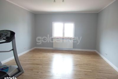Casă cu 8 camere cu Teren 200 Mp în Central - 1