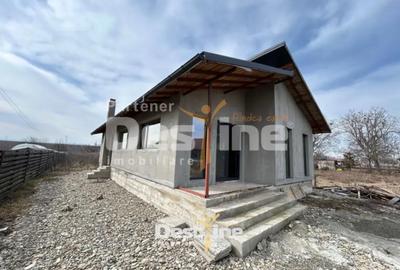 Casă cu 4 camere cu Teren 560 Mp în Girov - 2