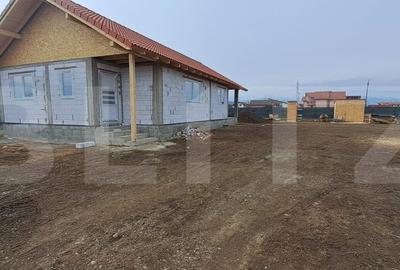 Casa la rosu cu 4 camere, 1134 mp teren, zona Barabant - 2