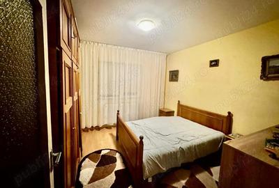 Apartament de 3 camere zona TRACTORUL - 1