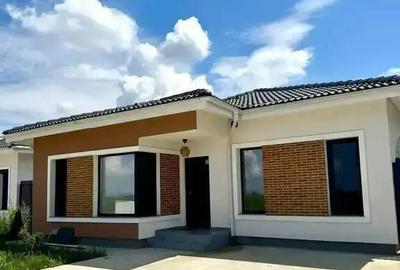 Vila lux individuala in cartier nou securizat racordat la... - 1
