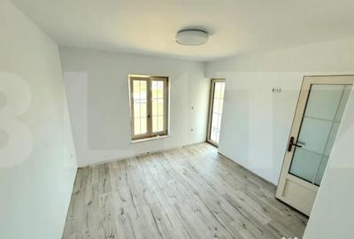 Casă cu 5 camere cu Teren 898 Mp în Central - 1