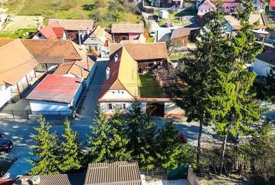 FILM! Casa saseasca, renovata exterior, in centrul localitatii Holbav, Brasov. - 28