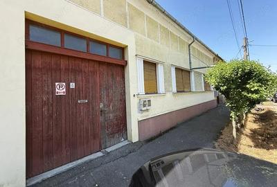 Casa solida in inima orasului Salonta - IMOBIHOR