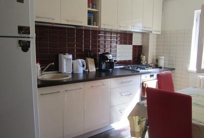 Apartament cu 4 camere decomandat, mobilat în Rovine - 1