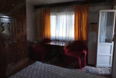 De vanzare apart cu o camera, 40 mp, Pct Cardinale et 4, cu centrala si aer conditionat 80000 euro - 1
