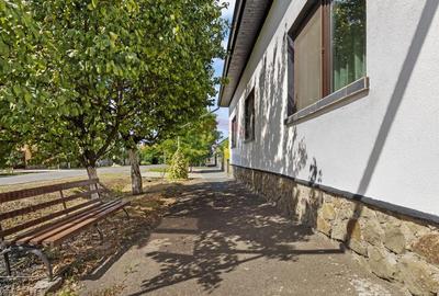 Casa mobilata in Curtici, cu teren 1439 mp, independen... - 3