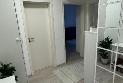 Apartament cu 2 camere decomandat, mobilat în Tractorul - 8