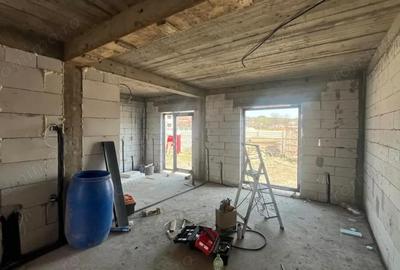 Casă cu Teren 242 Mp în Central - 2