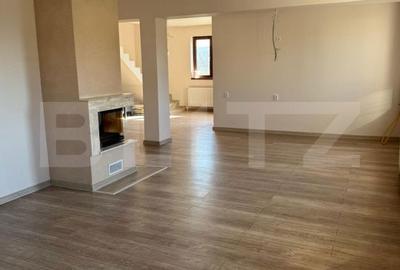 Casă cu 7 camere cu Teren 3200 Mp în Băcia - 4