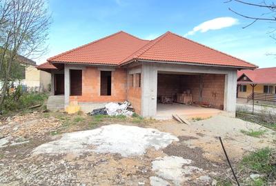 Casa la rosu foarte solida in centrul Covasnei - 3