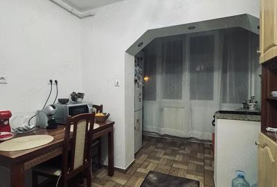 Apartament cu 3 camere decomandat în Lunei - 12