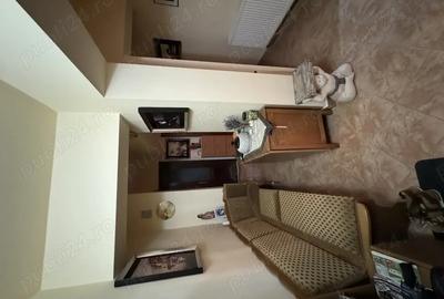 Apartament cu 3 camere, decomandat, etaj 2 - 3
