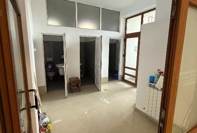 Spațiu comercial, de 193 mp, în Central - 4