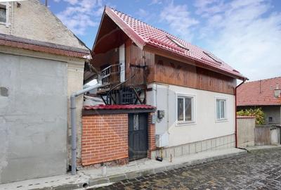 Casa cu 3 camere de vanzare in zona Schei - 1