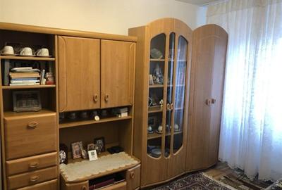 Decomandat cu 2 bai in bloc reabilitat, mobilat si utilat - 2