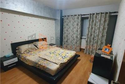Apartament cu 4 camere decomandat în Micro 5