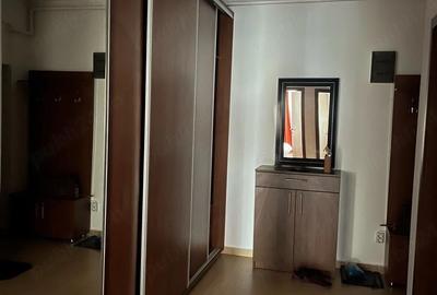 Apartament cu 3 camere decomandat în Central - 1