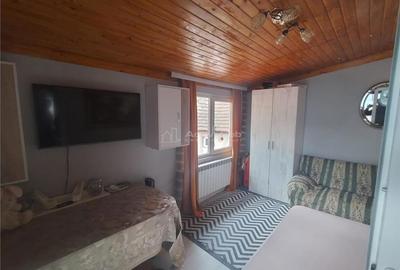 Casă cu 4 camere cu Teren 900 Mp în Petroșnița - 7