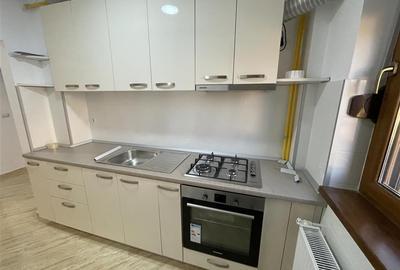Apartament 3 camere, etaj 2, complet renovat, zona Sud