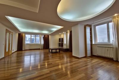 Apartament cu 3 camere decomandat în Primăverii