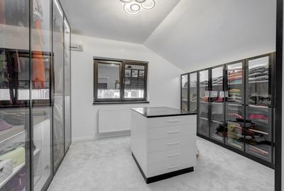 Vila cu piscina - Drumul Taberei - Prelungirea Ghencea - str Maracineni - 11