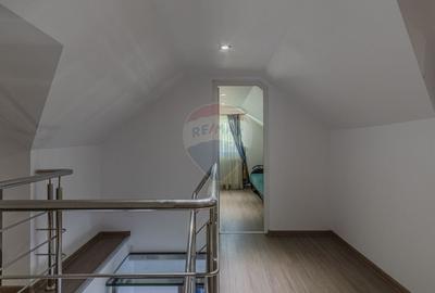 Casă / Vilă cu 10 camere de vânzare in Moieciu de Jos - 25