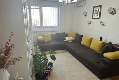 Titan langa metrou Nicolae Grigorescu - 1