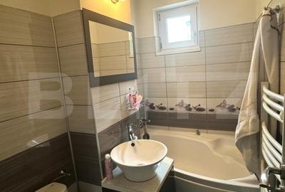 Apartament de vanzare, cu 3 camere decomandat, 60 mp, zona Astra - 5