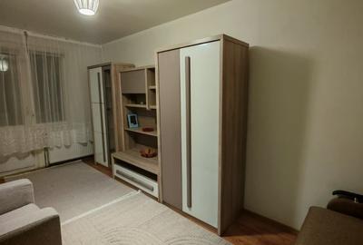 Apartament cu 1 camere decomandat, mobilat în Tractorul - 2