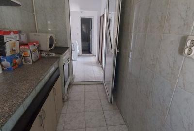 Apartament cu 3 camere decomandat în Micro 4 - 9