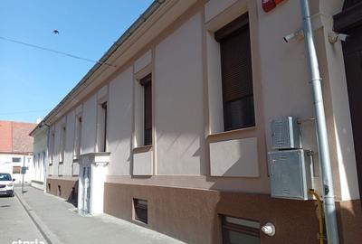 Casă cu 4 camere în Central - 2
