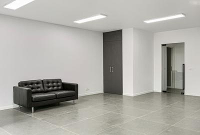 De închiriat Birou de Lux, Zona Centrlă, la Preț Promoțional - 3