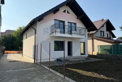 Casa cu 4 camere la gri de vanzare in Sura Mare - 1