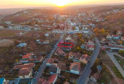 Casă individuală cu 3 camere cu Canalizare în Central - 2