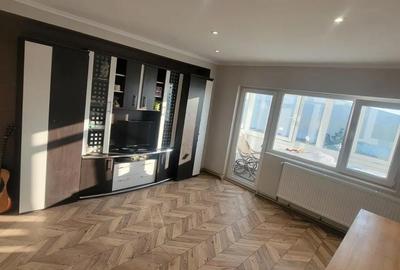 Apartament cu 3 camere în Micro 3 - 5