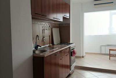 Ofer spre închiriere un apartament generos cu 3 camere, decomandat RENOVAT Ofer spre închiriere un apartament generos cu 3 camere, decomandat RENOVAT - 7
