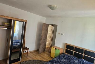 Apartament cu 3 camere decomandat în Progresul
