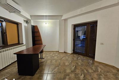 Spațiu comercial, de 25 mp, în Central - 4