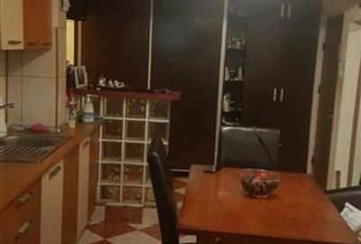 Apartament cu 4 camere decomandat în Fizicienilor