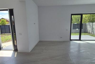 Casă cu 4 camere cu Teren 350 Mp în Clinceni