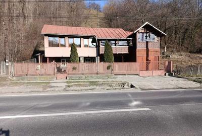 Casă cu 4 camere în Central - 2