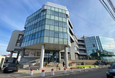 Birou, 630 mp în Central