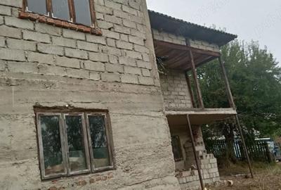 Casă în Stroești - 3