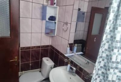 Apartament cu 4 camere decomandat în Bd. Independenței - 1
