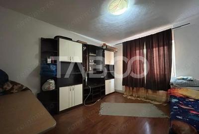 Garsoniera cu balcon si pivnita etaj 1 Zona Strand de vanzare - 1