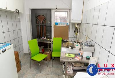Spațiu comercial, de 60 mp, în Central - 3