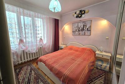 Apartament cu 3 camere decomandat, mobilat în Central