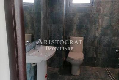 Casă cu 8 camere cu Teren 300 Mp în Corbeanca