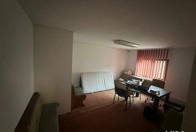 Spațiu comercial, de 105 mp, în Central - 4